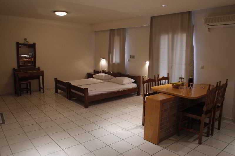 Athina Inn Херсонісос Екстер'єр фото