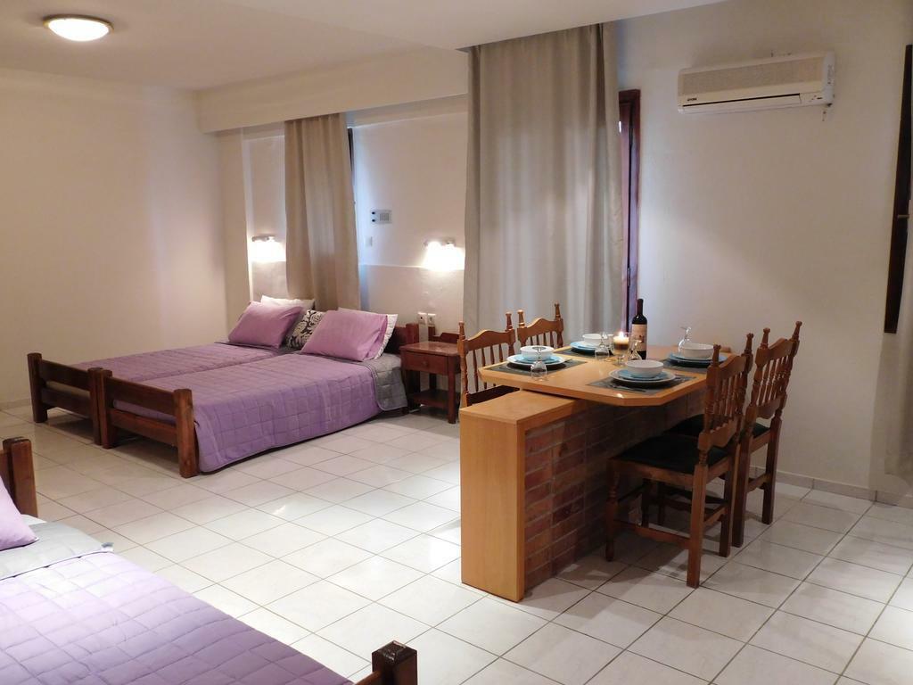 Athina Inn Херсонісос Екстер'єр фото